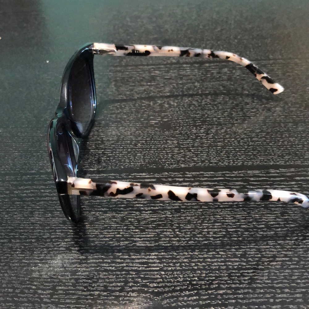 Brand Name glasses no case - Picture 2 of 3
